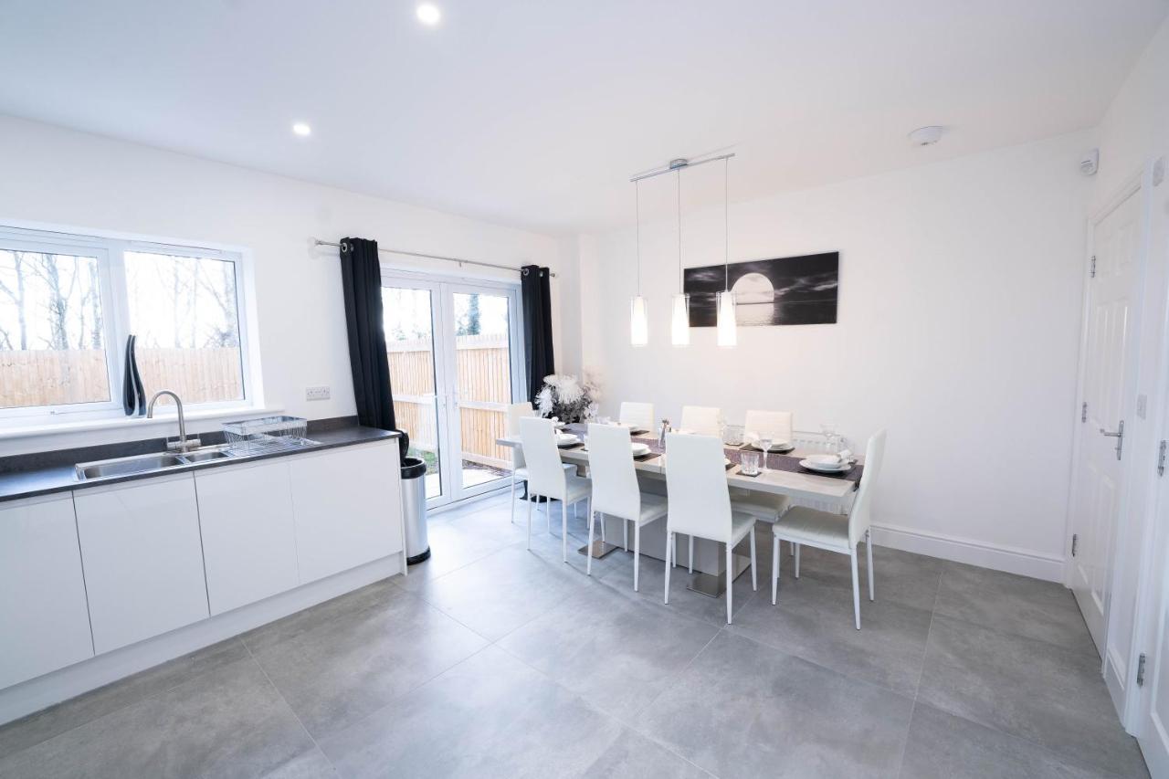 Entire Modern Home With Private Parking For 6/8 Persons Worksop Exterior foto