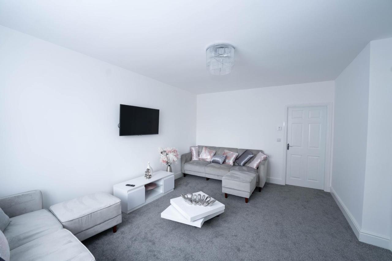 Entire Modern Home With Private Parking For 6/8 Persons Worksop Exterior foto